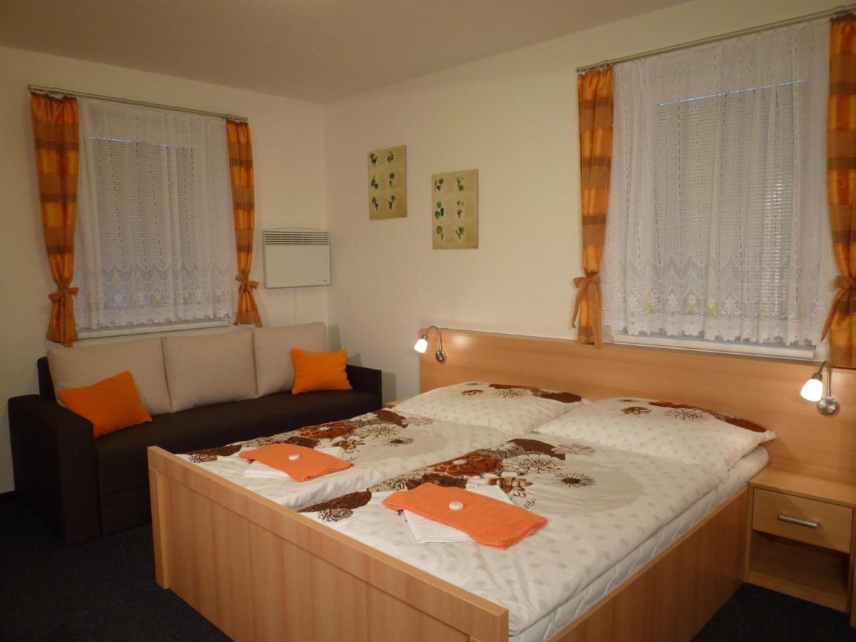 U Jeraba - Komplex A Horni Vestonice Bagian luar foto