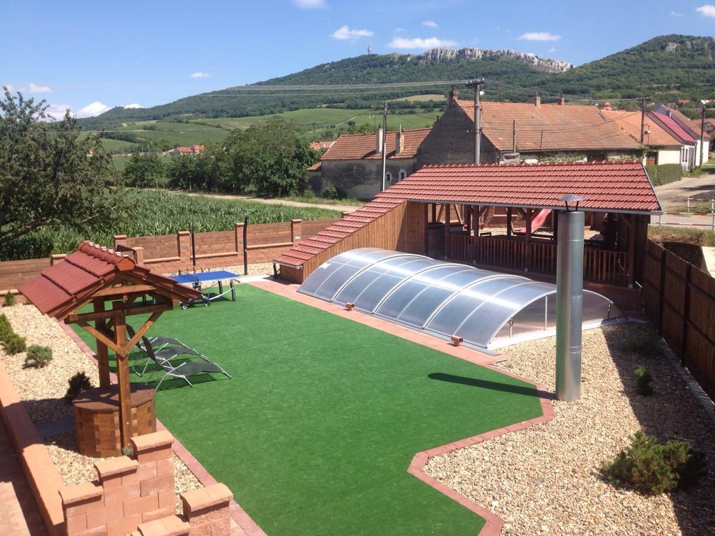 U Jeraba - Komplex A Horni Vestonice Bagian luar foto